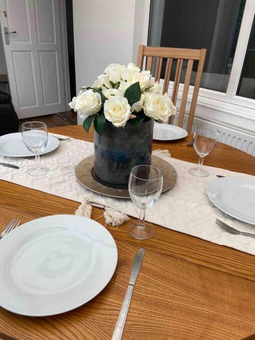 Manchester - Eccles - Business - Contractors - Families - Discounts Available Ngoại thất bức ảnh