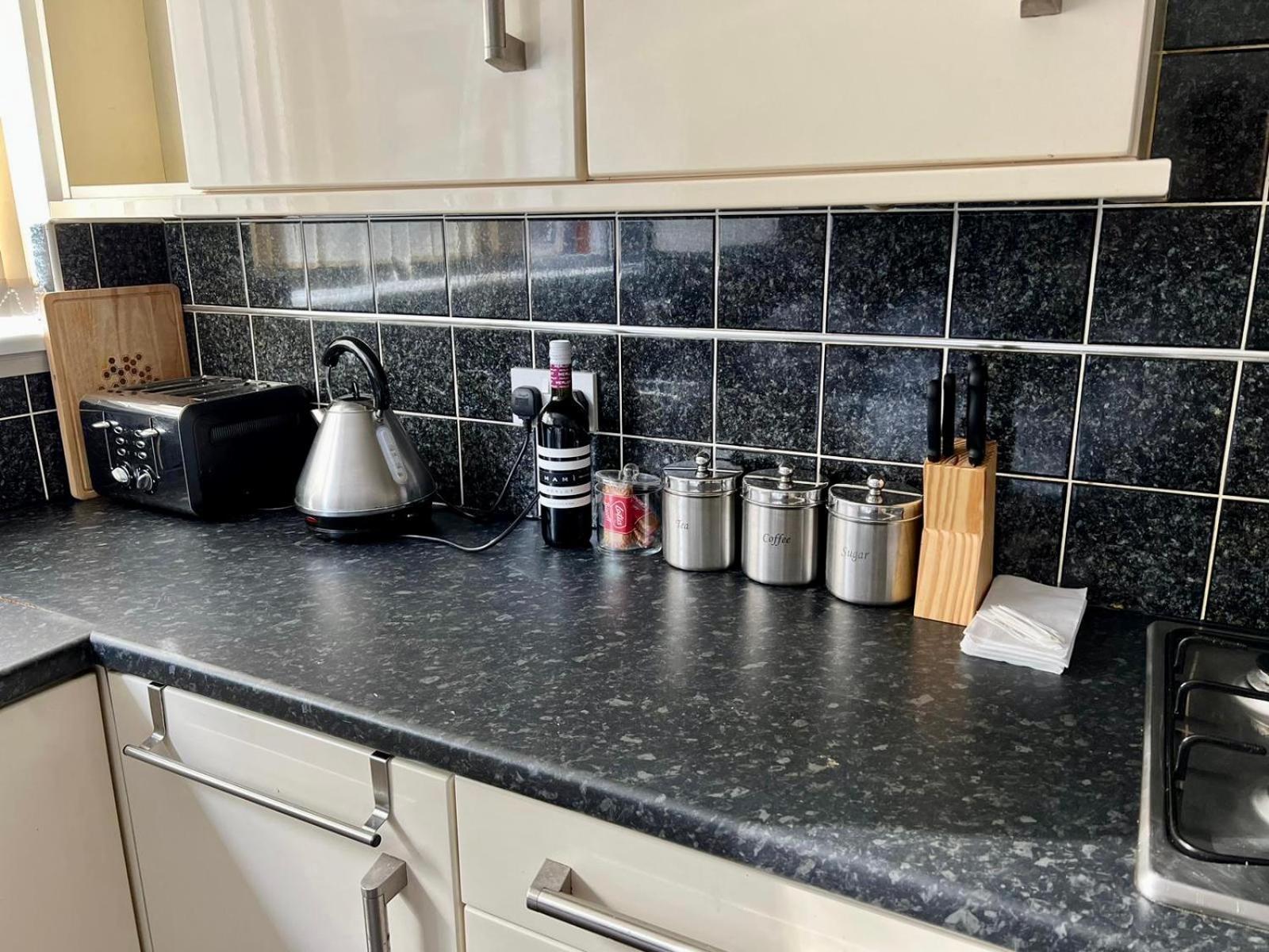 Manchester - Eccles - Business - Contractors - Families - Discounts Available Ngoại thất bức ảnh